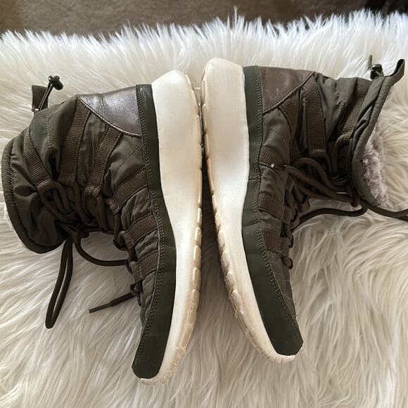 Nike | Rosherun Army Green Sneakerboot Size 8.5 - Picture 2 of 11